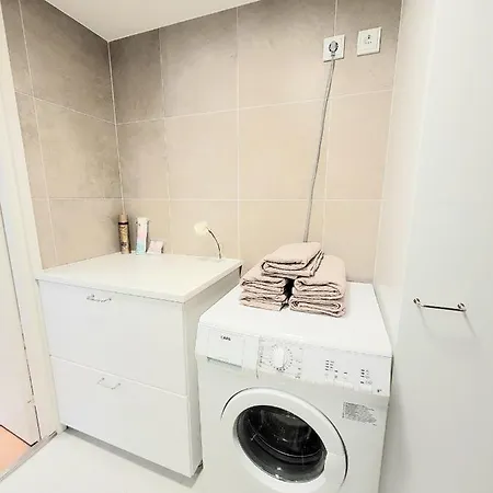 2 Bedroom, 60m2 Apt In Espoo, Own Parking Appartamento