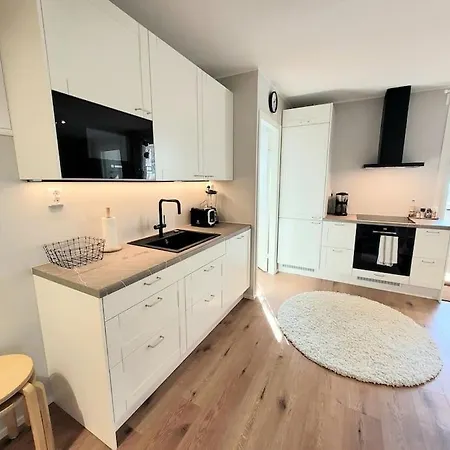 2 Bedroom, 60m2 Apt In Espoo, Own Parking Appartamento